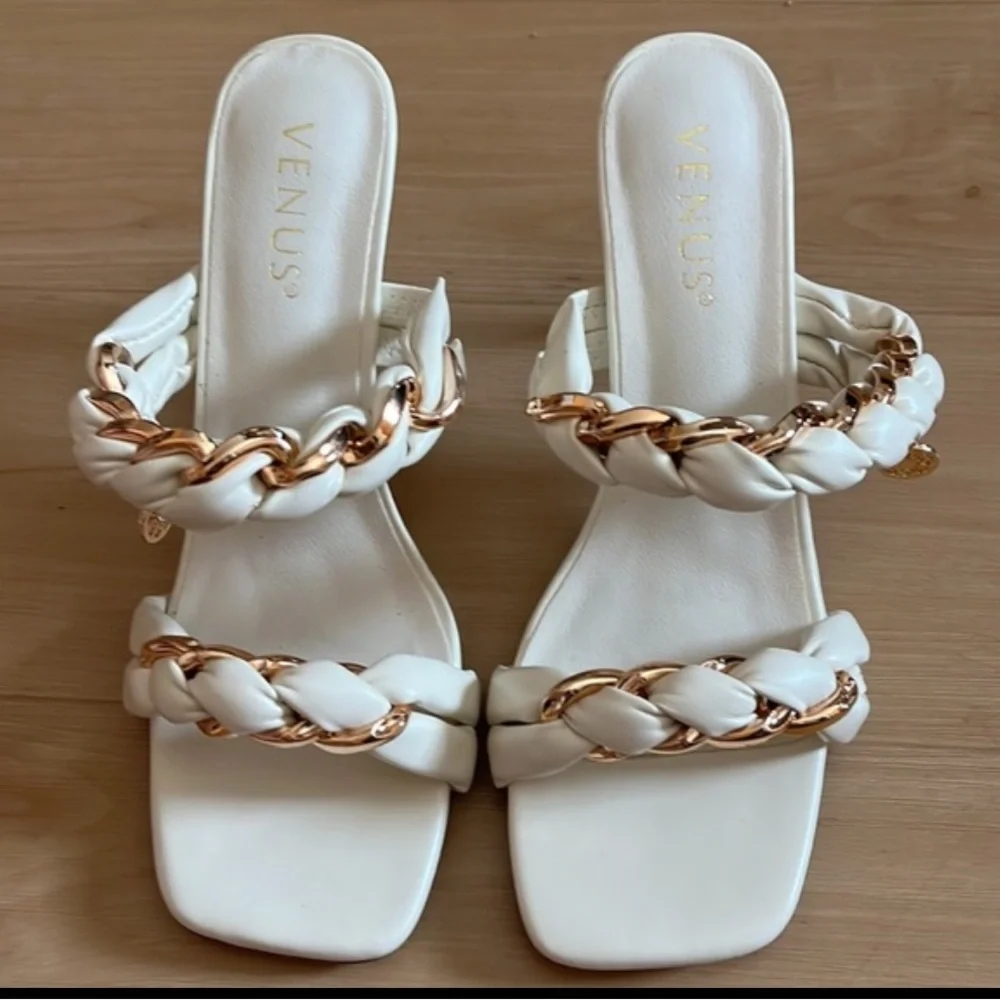 ELEGANT CHAIN DETAIL SLIP ON SANDALS COLOR CREAM CLASSY CHIC SZ 8